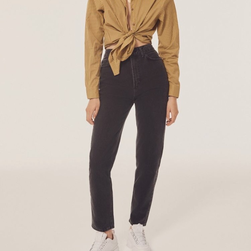BDG Mom Jeans High Rise in Black